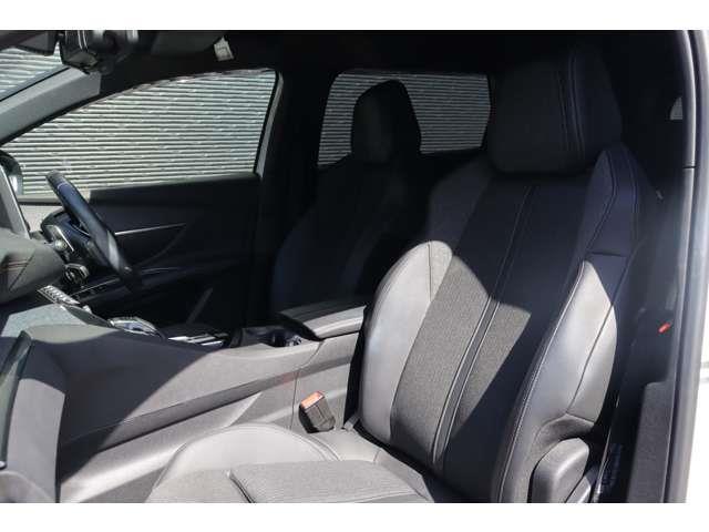 ５００８ ＧＴライン　ブルーＨＤｉ　１オナ　衝突軽減　ＡＣＣ　ＢＳＭ　純正ディスプレイＡ　ＣａｒＰｌａｙ　ＢＴ　ワイヤレス充電　Ｂカメラ　コーナーＳ　半革　シートＨ　Ｐシート　ステアＳ　Ｐシフト　純１８インチＡＷ　純ドアバイザー　ＥＴＣ（6枚目）