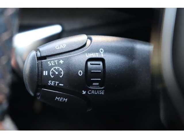 ５００８ ＧＴライン　ブルーＨＤｉ　１オナ　衝突軽減　ＡＣＣ　ＢＳＭ　純正ディスプレイＡ　ＣａｒＰｌａｙ　ＢＴ　ワイヤレス充電　Ｂカメラ　コーナーＳ　半革　シートＨ　Ｐシート　ステアＳ　Ｐシフト　純１８インチＡＷ　純ドアバイザー　ＥＴＣ（18枚目）