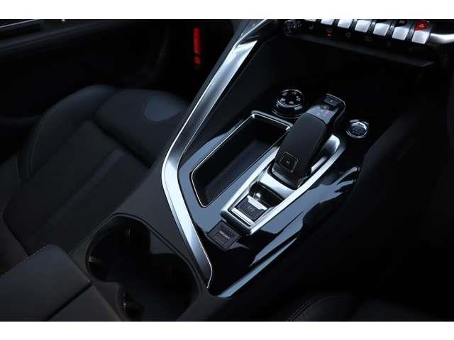 ５００８ ＧＴライン　ブルーＨＤｉ　１オナ　衝突軽減　ＡＣＣ　ＢＳＭ　純正ディスプレイＡ　ＣａｒＰｌａｙ　ＢＴ　ワイヤレス充電　Ｂカメラ　コーナーＳ　半革　シートＨ　Ｐシート　ステアＳ　Ｐシフト　純１８インチＡＷ　純ドアバイザー　ＥＴＣ（29枚目）