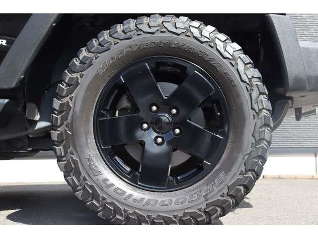 ジープ・ラングラーアンリミテッド スポーツ　当店買取車両　クルコン　社外ナビ　地デジ　ＢＴ　ＣＤ／ＤＶＤ　Ｂカメラ　サイドカメラ　ステアＳ　ＬＥＤライト　Ｆ／Ｒフォグ　純正１８インチＡＷ　純正フロアマット　ＥＴＣ　リモコンキー　スペアキー１本（15枚目）