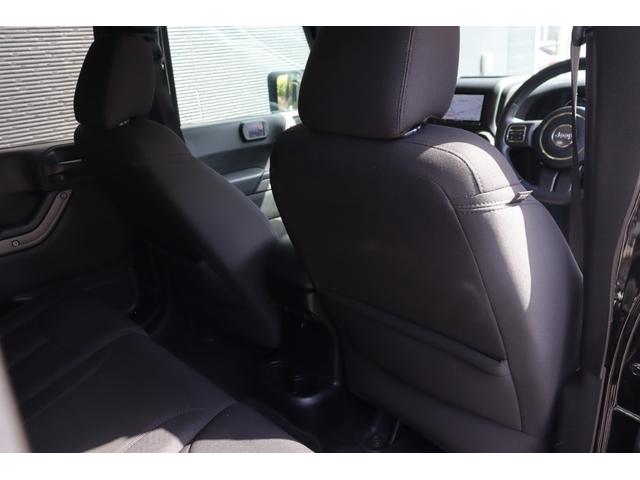 ジープ・ラングラーアンリミテッド スポーツ　当店買取車両　クルコン　社外ナビ　地デジ　ＢＴ　ＣＤ／ＤＶＤ　Ｂカメラ　サイドカメラ　ステアＳ　ＬＥＤライト　Ｆ／Ｒフォグ　純正１８インチＡＷ　純正フロアマット　ＥＴＣ　リモコンキー　スペアキー１本（55枚目）