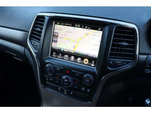 ジープ・グランドチェロキー ラレード　当店買取車両　クルコン　純正ナビ　ＣＤ　Ｂｌｕｅｔｏｏｔｈ　ＵＳＢ　地デジ　Ｂカメラ　Ｓカメラ　Ｆカメラ　パワーシートパドルシＳ　ステアＳ　Ａライト　Ｓステップ　純１８ＡＷ　社外ドラレコ　ＥＴＣ（22枚目）