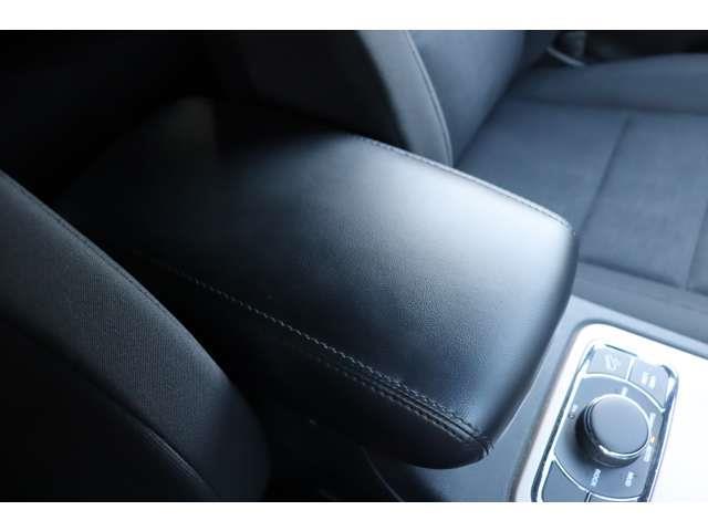 ジープ・グランドチェロキー ラレード　当店買取車両　クルコン　純正ナビ　ＣＤ　Ｂｌｕｅｔｏｏｔｈ　ＵＳＢ　地デジ　Ｂカメラ　Ｓカメラ　Ｆカメラ　パワーシートパドルシＳ　ステアＳ　Ａライト　Ｓステップ　純１８ＡＷ　社外ドラレコ　ＥＴＣ（28枚目）