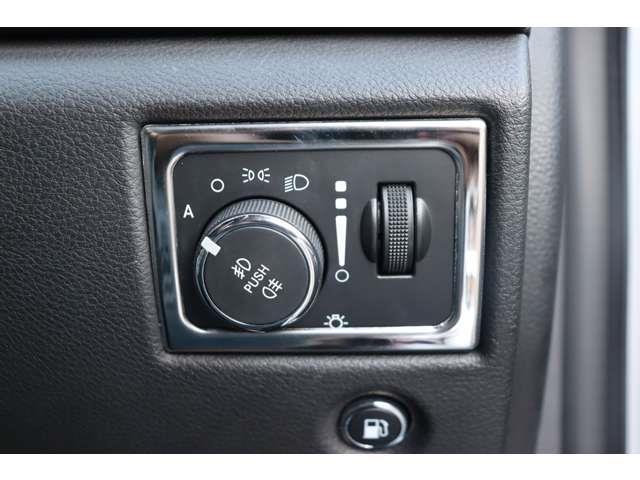 ジープ・グランドチェロキー ラレード　当店買取車両　クルコン　純正ナビ　ＣＤ　Ｂｌｕｅｔｏｏｔｈ　ＵＳＢ　地デジ　Ｂカメラ　Ｓカメラ　Ｆカメラ　パワーシートパドルシＳ　ステアＳ　Ａライト　Ｓステップ　純１８ＡＷ　社外ドラレコ　ＥＴＣ（33枚目）
