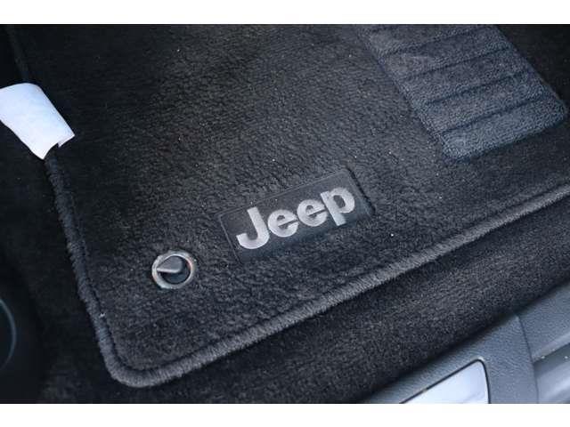 ジープ・グランドチェロキー ラレード　当店買取車両　クルコン　純正ナビ　ＣＤ　Ｂｌｕｅｔｏｏｔｈ　ＵＳＢ　地デジ　Ｂカメラ　Ｓカメラ　Ｆカメラ　パワーシートパドルシＳ　ステアＳ　Ａライト　Ｓステップ　純１８ＡＷ　社外ドラレコ　ＥＴＣ（36枚目）