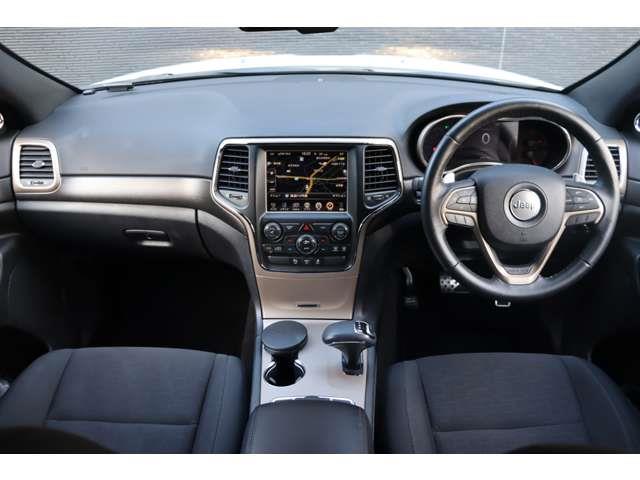 ジープ・グランドチェロキー ラレード　当店買取車両　クルコン　純正ナビ　ＣＤ　Ｂｌｕｅｔｏｏｔｈ　ＵＳＢ　地デジ　Ｂカメラ　Ｓカメラ　Ｆカメラ　パワーシートパドルシＳ　ステアＳ　Ａライト　Ｓステップ　純１８ＡＷ　社外ドラレコ　ＥＴＣ（42枚目）