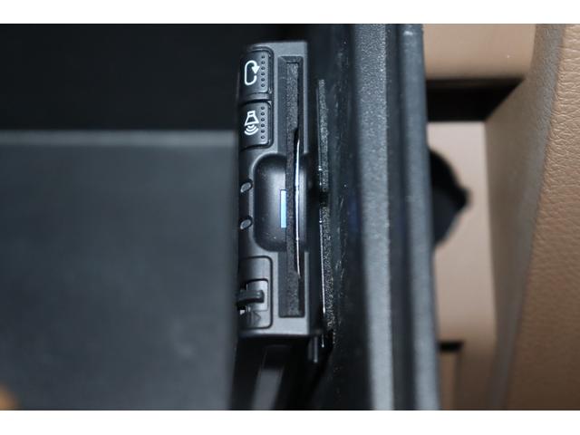 ジープ・ラングラーアンリミテッド サハラ　当店買取車両　社外グリル　Ｓステップ　ＡＬＰＩＮＥサウンド　クルコン　社外ナビ　地デジ　ＢＴ　Ｂカメラ　Ｓカメラ　茶本革　シートＨ　社外ＬＥＤライト　Ａライト　Ｆ／Ｒフォグ　純正１８インチＡＷ　ＥＴＣ（7枚目）