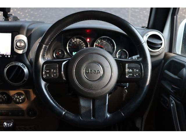 ジープ・ラングラーアンリミテッド サハラ　当店買取車両　社外グリル　Ｓステップ　ＡＬＰＩＮＥサウンド　クルコン　社外ナビ　地デジ　ＢＴ　Ｂカメラ　Ｓカメラ　茶本革　シートＨ　社外ＬＥＤライト　Ａライト　Ｆ／Ｒフォグ　純正１８インチＡＷ　ＥＴＣ（9枚目）