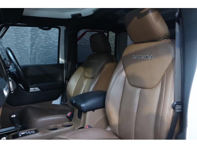 ジープ・ラングラーアンリミテッド サハラ　当店買取車両　社外グリル　Ｓステップ　ＡＬＰＩＮＥサウンド　クルコン　社外ナビ　地デジ　ＢＴ　Ｂカメラ　Ｓカメラ　茶本革　シートＨ　社外ＬＥＤライト　Ａライト　Ｆ／Ｒフォグ　純正１８インチＡＷ　ＥＴＣ（13枚目）