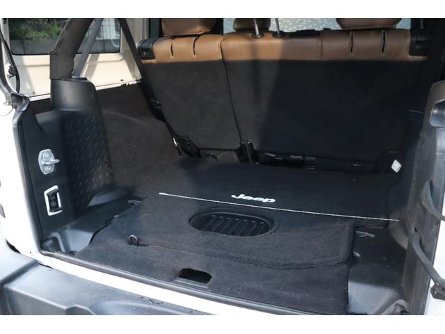 ジープ・ラングラーアンリミテッド サハラ　当店買取車両　社外グリル　Ｓステップ　ＡＬＰＩＮＥサウンド　クルコン　社外ナビ　地デジ　ＢＴ　Ｂカメラ　Ｓカメラ　茶本革　シートＨ　社外ＬＥＤライト　Ａライト　Ｆ／Ｒフォグ　純正１８インチＡＷ　ＥＴＣ（14枚目）