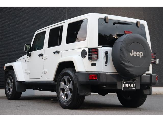 ジープ・ラングラーアンリミテッド サハラ　当店買取車両　社外グリル　Ｓステップ　ＡＬＰＩＮＥサウンド　クルコン　社外ナビ　地デジ　ＢＴ　Ｂカメラ　Ｓカメラ　茶本革　シートＨ　社外ＬＥＤライト　Ａライト　Ｆ／Ｒフォグ　純正１８インチＡＷ　ＥＴＣ（18枚目）