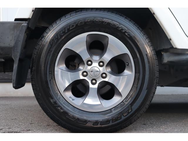 ジープ・ラングラーアンリミテッド サハラ　当店買取車両　社外グリル　Ｓステップ　ＡＬＰＩＮＥサウンド　クルコン　社外ナビ　地デジ　ＢＴ　Ｂカメラ　Ｓカメラ　茶本革　シートＨ　社外ＬＥＤライト　Ａライト　Ｆ／Ｒフォグ　純正１８インチＡＷ　ＥＴＣ（25枚目）