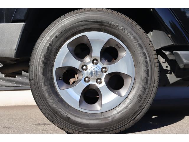 ジープ・ラングラーアンリミテッド サハラ 当店買取車両 クルコン 社外ナビ 地デジ BT アルパインサウンド Bカメラ 社外LEDヘッドライト Aライト F/Rフォグ ステアS サイドステップ 純正18インチAW 社外ドラレコ前後 ETC(26枚目)