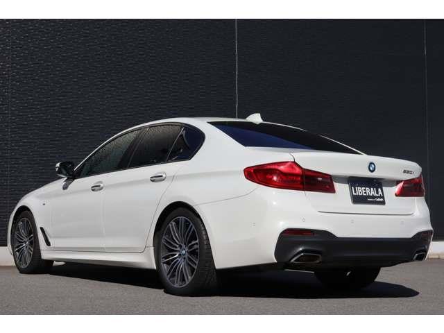 ５シリーズ ５３０ｉ　Ｍスポーツ　当店買取車両　インテリジェントＳ　ＡＣＣ　ＢＳＭ　純ナビ　ＴＶ　ＢＴ　３６０°　コーナーＳ　黒革　全席シートＨ　Ｐシート　ステアＳ　Ｐシフト　ＬＥＤ　Ａハイビーム　純正１９インチＡＷ　ＥＴＣ　ドラレコ（13枚目）