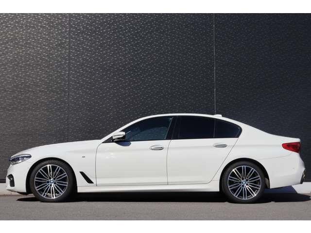 ５シリーズ ５３０ｉ　Ｍスポーツ　当店買取車両　インテリジェントＳ　ＡＣＣ　ＢＳＭ　純ナビ　ＴＶ　ＢＴ　３６０°　コーナーＳ　黒革　全席シートＨ　Ｐシート　ステアＳ　Ｐシフト　ＬＥＤ　Ａハイビーム　純正１９インチＡＷ　ＥＴＣ　ドラレコ（16枚目）