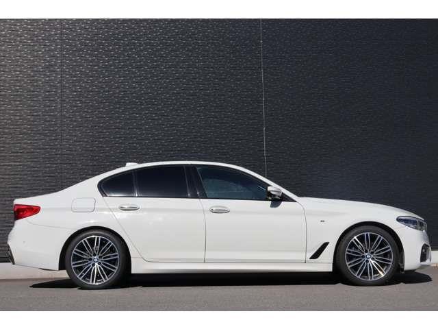 ５シリーズ ５３０ｉ　Ｍスポーツ　当店買取車両　インテリジェントＳ　ＡＣＣ　ＢＳＭ　純ナビ　ＴＶ　ＢＴ　３６０°　コーナーＳ　黒革　全席シートＨ　Ｐシート　ステアＳ　Ｐシフト　ＬＥＤ　Ａハイビーム　純正１９インチＡＷ　ＥＴＣ　ドラレコ（17枚目）