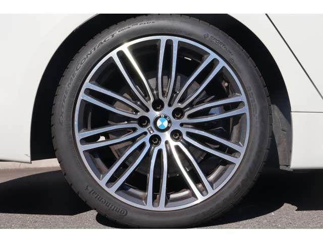 ５シリーズ ５３０ｉ　Ｍスポーツ　当店買取車両　インテリジェントＳ　ＡＣＣ　ＢＳＭ　純ナビ　ＴＶ　ＢＴ　３６０°　コーナーＳ　黒革　全席シートＨ　Ｐシート　ステアＳ　Ｐシフト　ＬＥＤ　Ａハイビーム　純正１９インチＡＷ　ＥＴＣ　ドラレコ（18枚目）