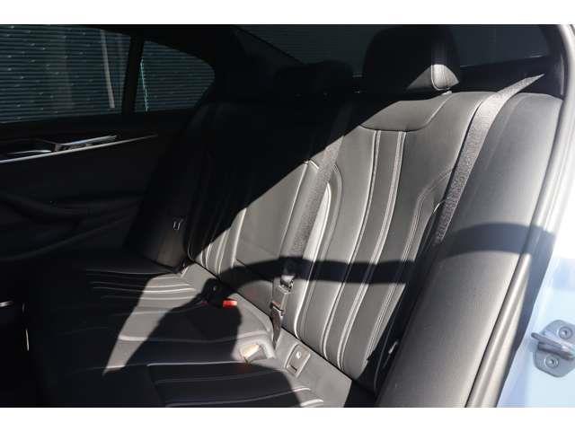 ５シリーズ ５３０ｉ　Ｍスポーツ　当店買取車両　インテリジェントＳ　ＡＣＣ　ＢＳＭ　純ナビ　ＴＶ　ＢＴ　３６０°　コーナーＳ　黒革　全席シートＨ　Ｐシート　ステアＳ　Ｐシフト　ＬＥＤ　Ａハイビーム　純正１９インチＡＷ　ＥＴＣ　ドラレコ（40枚目）