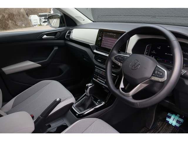 T-クロス TSI スタイル 1オーナー フロントA レーンA サイドA ACC BSM 純正ディスプレイオーディオ バックカメラ CarPlay BT 半革 シートH コーナーS ステアS ワイヤレス充電 USB ETC(4枚目)