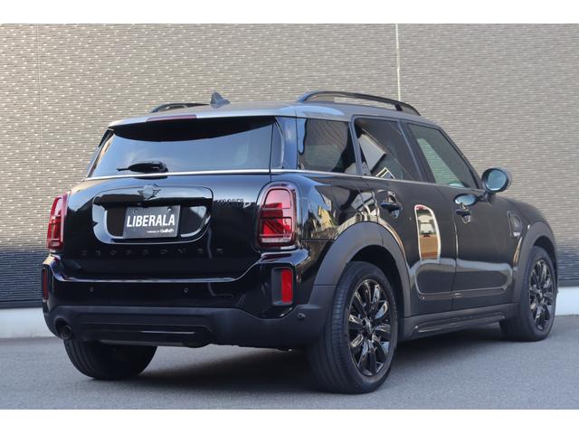 ＭＩＮＩ クーパーＤ　クロスオーバー・シャドー・エディション　特別仕様車　ＵＪテールランプ　ＡＣＣ　純正ディスプレイＡ　ＣａｒＰｌａｙ　ＢＴ　ＵＳＢ　ワイヤレス充電　Ｂカメラ　コーナーＳ　黒革　シートＨ　ステアＳ　純正１８インチＡＷ　ミラー一体型ＥＴＣ　ドラレコ（17枚目）