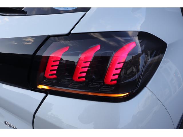 ２０８ ＧＴ　１オーナー　ＡＣＣ　ＢＳＭ　純正ディスプレイＡ　ＣａｒＰｌａｙ　ＢＴ　ワイヤレス充電　Ｂカメラ　半革　シートＨ　ステアＳ　Ｐシフト　ＬＥＤ　Ａライト　アンビエントライト　純正１７インチＡＷ　ＥＴＣ（63枚目）