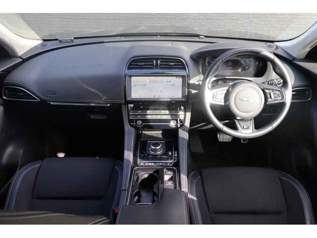 Ｆペイス Ｒ－スポーツ　衝突軽減　ＡＣＣ　ＢＳＭ　ＭＥＲＩＤＩＡＮサウンド　純正ナビ　ＣａｒＰｌａｙ　地デジ　ＢＴ　ＣＤ／ＤＶＤ　３６０°　半革　シートＨ　Ｐシート　ステアＨ　ステアＳ　Ａハイビーム　純１９インチＡＷ　ＥＴＣ（5枚目）