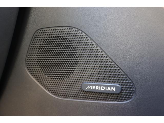 Ｆペイス Ｒ－スポーツ　衝突軽減　ＡＣＣ　ＢＳＭ　ＭＥＲＩＤＩＡＮサウンド　純正ナビ　ＣａｒＰｌａｙ　地デジ　ＢＴ　ＣＤ／ＤＶＤ　３６０°　半革　シートＨ　Ｐシート　ステアＨ　ステアＳ　Ａハイビーム　純１９インチＡＷ　ＥＴＣ（6枚目）