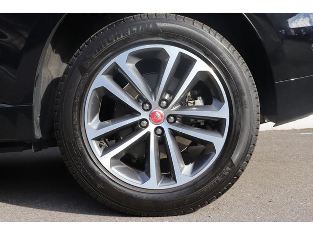 Ｆペイス Ｒ－スポーツ　衝突軽減　ＡＣＣ　ＢＳＭ　ＭＥＲＩＤＩＡＮサウンド　純正ナビ　ＣａｒＰｌａｙ　地デジ　ＢＴ　ＣＤ／ＤＶＤ　３６０°　半革　シートＨ　Ｐシート　ステアＨ　ステアＳ　Ａハイビーム　純１９インチＡＷ　ＥＴＣ（24枚目）