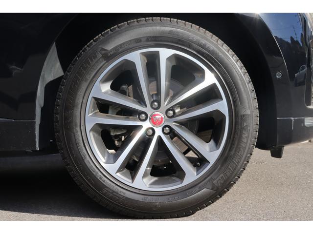 Ｆペイス Ｒ－スポーツ　衝突軽減　ＡＣＣ　ＢＳＭ　ＭＥＲＩＤＩＡＮサウンド　純正ナビ　ＣａｒＰｌａｙ　地デジ　ＢＴ　ＣＤ／ＤＶＤ　３６０°　半革　シートＨ　Ｐシート　ステアＨ　ステアＳ　Ａハイビーム　純１９インチＡＷ　ＥＴＣ（26枚目）