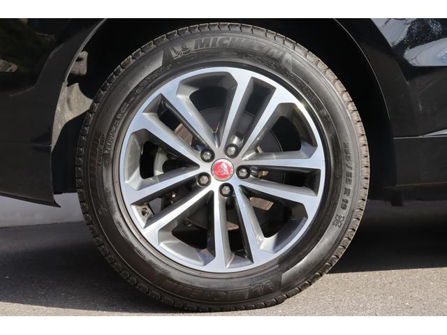 Ｆペイス Ｒ－スポーツ　衝突軽減　ＡＣＣ　ＢＳＭ　ＭＥＲＩＤＩＡＮサウンド　純正ナビ　ＣａｒＰｌａｙ　地デジ　ＢＴ　ＣＤ／ＤＶＤ　３６０°　半革　シートＨ　Ｐシート　ステアＨ　ステアＳ　Ａハイビーム　純１９インチＡＷ　ＥＴＣ（27枚目）