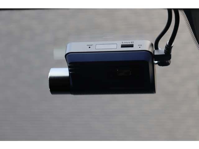 ＸＣ４０ Ｂ４　ＡＷＤ　Ｒデザイン　ＩＮＴＥＬＬＩＳＡＦＥ　ＡＣＣ　ｈ／ｋサウンド　純正ナビ　ＣａｒＰｌａｙ　ＢＴ　地デジ　ワイヤレス充電　３６０°　黒半革　シートＨ　Ｐシート　ステアＨ　ステアＳ　純正１９インチＡＷ　ＥＴＣ　ドラレコ（2枚目）