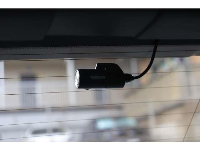 ＸＣ４０ Ｂ４　ＡＷＤ　Ｒデザイン　ＩＮＴＥＬＬＩＳＡＦＥ　ＡＣＣ　ｈ／ｋサウンド　純正ナビ　ＣａｒＰｌａｙ　ＢＴ　地デジ　ワイヤレス充電　３６０°　黒半革　シートＨ　Ｐシート　ステアＨ　ステアＳ　純正１９インチＡＷ　ＥＴＣ　ドラレコ（3枚目）