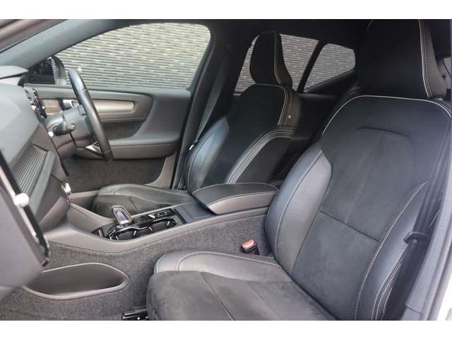 ＸＣ４０ Ｂ４　ＡＷＤ　Ｒデザイン　ＩＮＴＥＬＬＩＳＡＦＥ　ＡＣＣ　ｈ／ｋサウンド　純正ナビ　ＣａｒＰｌａｙ　ＢＴ　地デジ　ワイヤレス充電　３６０°　黒半革　シートＨ　Ｐシート　ステアＨ　ステアＳ　純正１９インチＡＷ　ＥＴＣ　ドラレコ（9枚目）