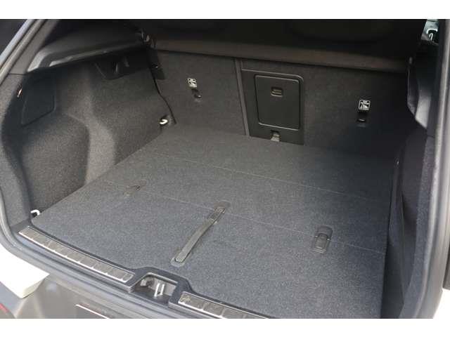 ＸＣ４０ Ｂ４　ＡＷＤ　Ｒデザイン　ＩＮＴＥＬＬＩＳＡＦＥ　ＡＣＣ　ｈ／ｋサウンド　純正ナビ　ＣａｒＰｌａｙ　ＢＴ　地デジ　ワイヤレス充電　３６０°　黒半革　シートＨ　Ｐシート　ステアＨ　ステアＳ　純正１９インチＡＷ　ＥＴＣ　ドラレコ（10枚目）