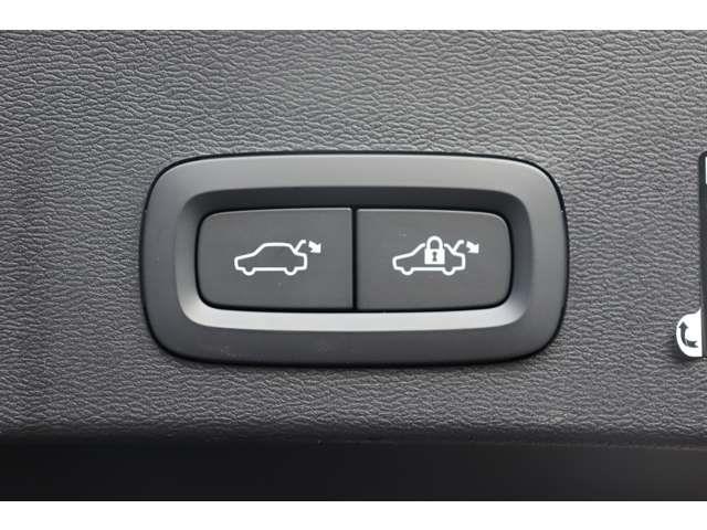 ＸＣ４０ Ｂ４　ＡＷＤ　Ｒデザイン　ＩＮＴＥＬＬＩＳＡＦＥ　ＡＣＣ　ｈ／ｋサウンド　純正ナビ　ＣａｒＰｌａｙ　ＢＴ　地デジ　ワイヤレス充電　３６０°　黒半革　シートＨ　Ｐシート　ステアＨ　ステアＳ　純正１９インチＡＷ　ＥＴＣ　ドラレコ（11枚目）