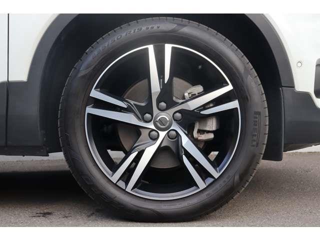 ＸＣ４０ Ｂ４　ＡＷＤ　Ｒデザイン　ＩＮＴＥＬＬＩＳＡＦＥ　ＡＣＣ　ｈ／ｋサウンド　純正ナビ　ＣａｒＰｌａｙ　ＢＴ　地デジ　ワイヤレス充電　３６０°　黒半革　シートＨ　Ｐシート　ステアＨ　ステアＳ　純正１９インチＡＷ　ＥＴＣ　ドラレコ（19枚目）