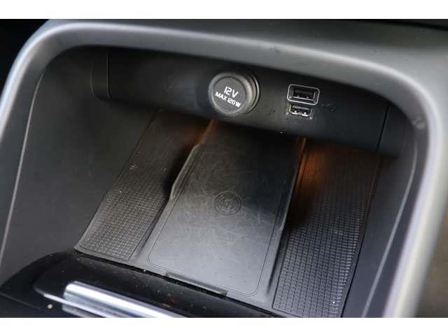 ＸＣ４０ Ｂ４　ＡＷＤ　Ｒデザイン　ＩＮＴＥＬＬＩＳＡＦＥ　ＡＣＣ　ｈ／ｋサウンド　純正ナビ　ＣａｒＰｌａｙ　ＢＴ　地デジ　ワイヤレス充電　３６０°　黒半革　シートＨ　Ｐシート　ステアＨ　ステアＳ　純正１９インチＡＷ　ＥＴＣ　ドラレコ（30枚目）