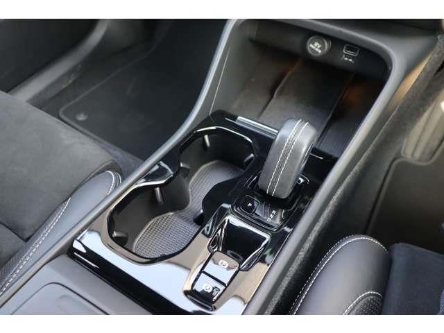 ＸＣ４０ Ｂ４　ＡＷＤ　Ｒデザイン　ＩＮＴＥＬＬＩＳＡＦＥ　ＡＣＣ　ｈ／ｋサウンド　純正ナビ　ＣａｒＰｌａｙ　ＢＴ　地デジ　ワイヤレス充電　３６０°　黒半革　シートＨ　Ｐシート　ステアＨ　ステアＳ　純正１９インチＡＷ　ＥＴＣ　ドラレコ（31枚目）