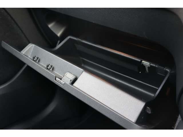 ＸＣ４０ Ｂ４　ＡＷＤ　Ｒデザイン　ＩＮＴＥＬＬＩＳＡＦＥ　ＡＣＣ　ｈ／ｋサウンド　純正ナビ　ＣａｒＰｌａｙ　ＢＴ　地デジ　ワイヤレス充電　３６０°　黒半革　シートＨ　Ｐシート　ステアＨ　ステアＳ　純正１９インチＡＷ　ＥＴＣ　ドラレコ（32枚目）