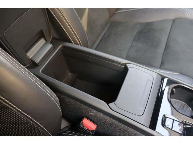 ＸＣ４０ Ｂ４　ＡＷＤ　Ｒデザイン　ＩＮＴＥＬＬＩＳＡＦＥ　ＡＣＣ　ｈ／ｋサウンド　純正ナビ　ＣａｒＰｌａｙ　ＢＴ　地デジ　ワイヤレス充電　３６０°　黒半革　シートＨ　Ｐシート　ステアＨ　ステアＳ　純正１９インチＡＷ　ＥＴＣ　ドラレコ（33枚目）