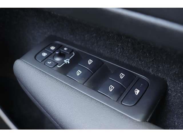 ＸＣ４０ Ｂ４　ＡＷＤ　Ｒデザイン　ＩＮＴＥＬＬＩＳＡＦＥ　ＡＣＣ　ｈ／ｋサウンド　純正ナビ　ＣａｒＰｌａｙ　ＢＴ　地デジ　ワイヤレス充電　３６０°　黒半革　シートＨ　Ｐシート　ステアＨ　ステアＳ　純正１９インチＡＷ　ＥＴＣ　ドラレコ（35枚目）