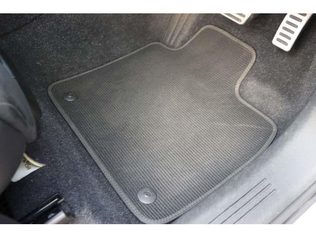 ＸＣ４０ Ｂ４　ＡＷＤ　Ｒデザイン　ＩＮＴＥＬＬＩＳＡＦＥ　ＡＣＣ　ｈ／ｋサウンド　純正ナビ　ＣａｒＰｌａｙ　ＢＴ　地デジ　ワイヤレス充電　３６０°　黒半革　シートＨ　Ｐシート　ステアＨ　ステアＳ　純正１９インチＡＷ　ＥＴＣ　ドラレコ（37枚目）