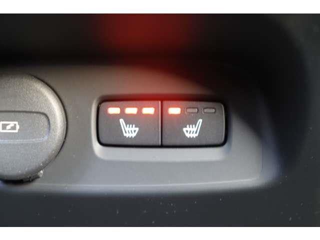 ＸＣ４０ Ｂ４　ＡＷＤ　Ｒデザイン　ＩＮＴＥＬＬＩＳＡＦＥ　ＡＣＣ　ｈ／ｋサウンド　純正ナビ　ＣａｒＰｌａｙ　ＢＴ　地デジ　ワイヤレス充電　３６０°　黒半革　シートＨ　Ｐシート　ステアＨ　ステアＳ　純正１９インチＡＷ　ＥＴＣ　ドラレコ（41枚目）