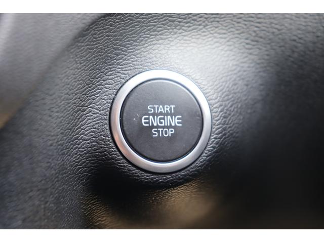 �}�b�g�u���b�N�Ƀz���C�g�̂k�h�a�d�q�`�k�`�̃��S�̌����ƊŔ��ڈ�ł��B