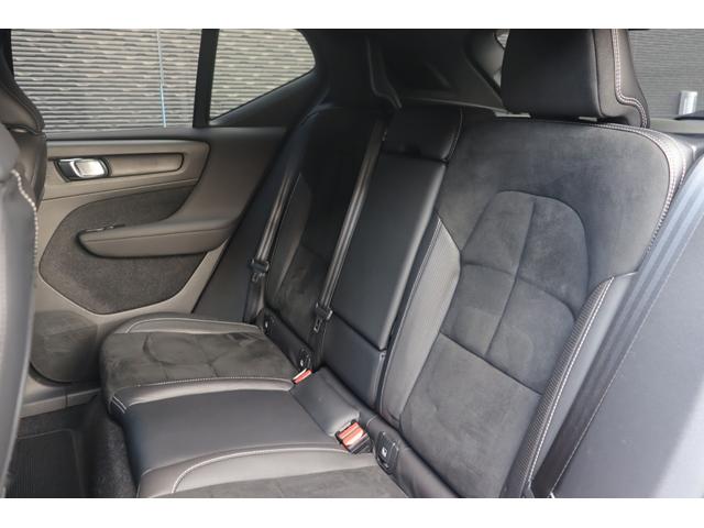 �}�b�g�u���b�N�Ƀz���C�g�̂k�h�a�d�q�`�k�`�̃��S�̌����ƊŔ��ڈ�ł��B