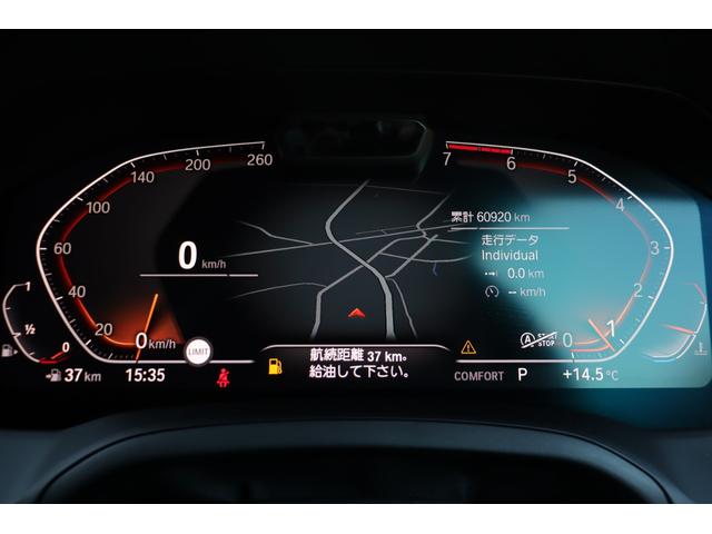 マットブラックにホワイトのＬＩＢＥＲＡＬＡのロゴの建物と看板が目印です。