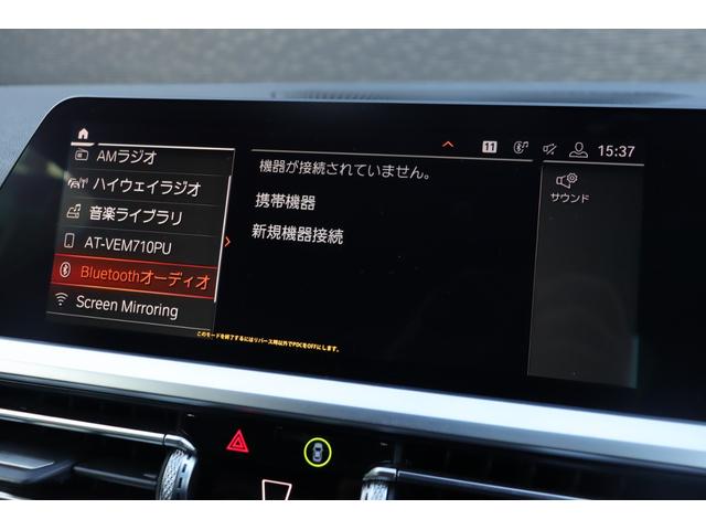 マットブラックにホワイトのＬＩＢＥＲＡＬＡのロゴの建物と看板が目印です。