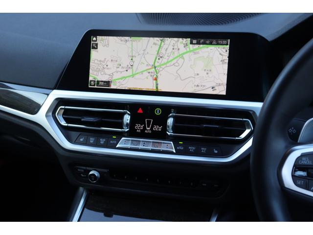 マットブラックにホワイトのＬＩＢＥＲＡＬＡのロゴの建物と看板が目印です。