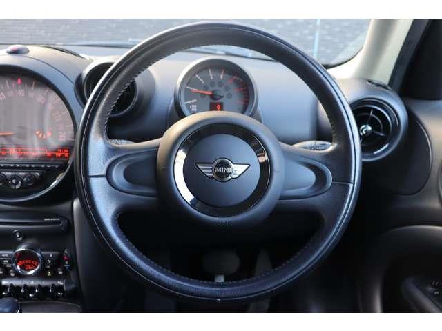 ＭＩＮＩ クーパーＤ　クロスオーバー　禁煙車　純正オーディオ　ＡＵＸ　ＣＤ　キセノンヘッドライト　オートライト　フロント／リアフォグ　アンビエントライト　純正フロアマット　純正１６インチＡＷ　社外ＥＴＣ　リモコンキー　スペアキー１本あり（2枚目）