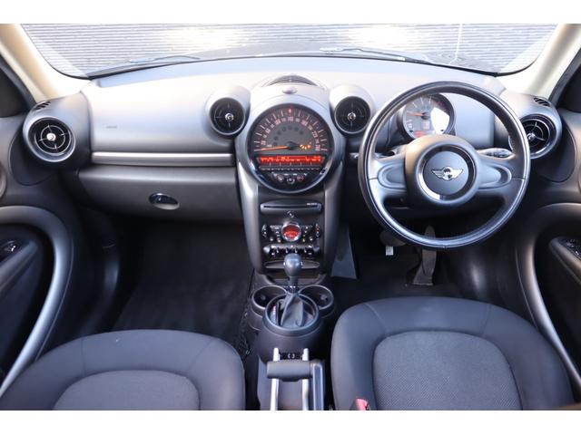 ＭＩＮＩ クーパーＤ　クロスオーバー　禁煙車　純正オーディオ　ＡＵＸ　ＣＤ　キセノンヘッドライト　オートライト　フロント／リアフォグ　アンビエントライト　純正フロアマット　純正１６インチＡＷ　社外ＥＴＣ　リモコンキー　スペアキー１本あり（5枚目）